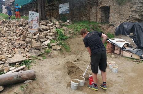 Vynes dve vedrá piesku a pomôžeš zachrániť hrad